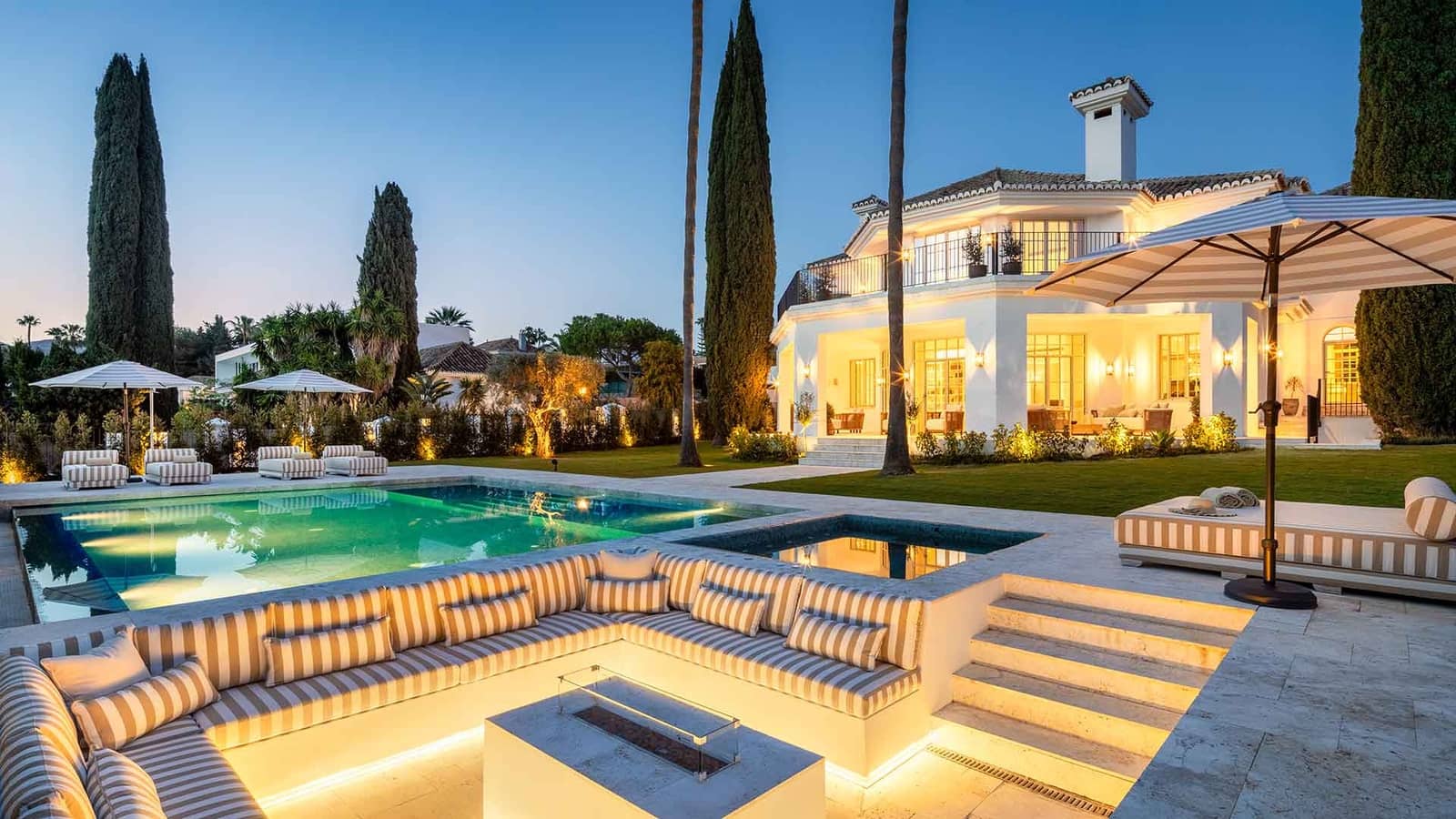 5 soverom Villa til salgs i Nueva Andalucia med svømmebasseng - € 8 595 000 (Ref: 8968444)