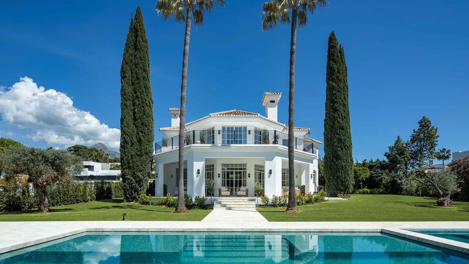 5 soverom Villa til salgs i Nueva Andalucia med svømmebasseng - € 8 595 000 (Ref: 8968444)