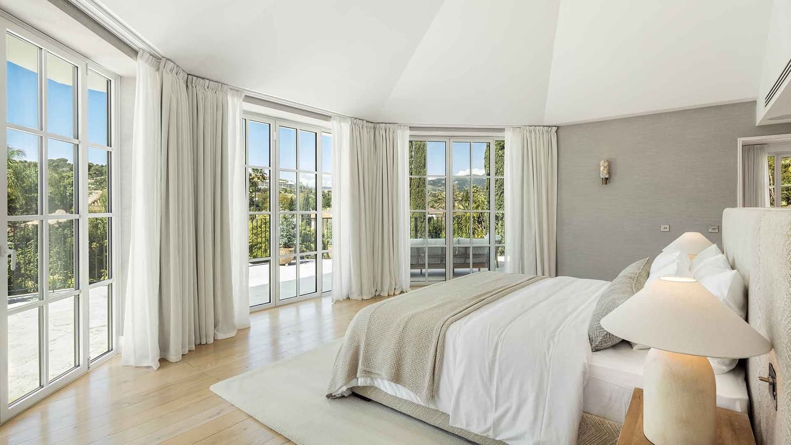 5 soverom Villa til salgs i Nueva Andalucia med svømmebasseng - € 8 595 000 (Ref: 8968444)