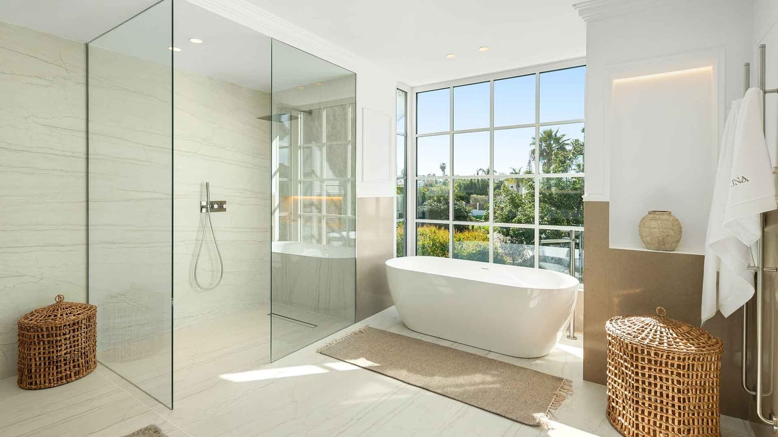 5 soverom Villa til salgs i Nueva Andalucia med svømmebasseng - € 8 595 000 (Ref: 8968444)