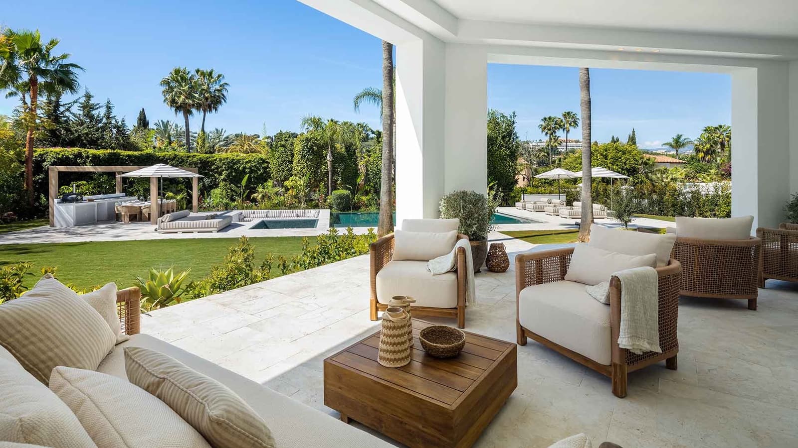 5 soverom Villa til salgs i Nueva Andalucia med svømmebasseng - € 8 595 000 (Ref: 8968444)