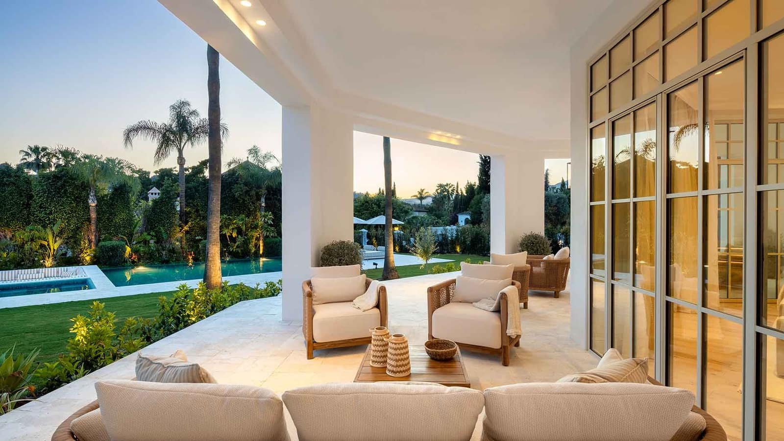 5 soverom Villa til salgs i Nueva Andalucia med svømmebasseng - € 8 595 000 (Ref: 8968444)