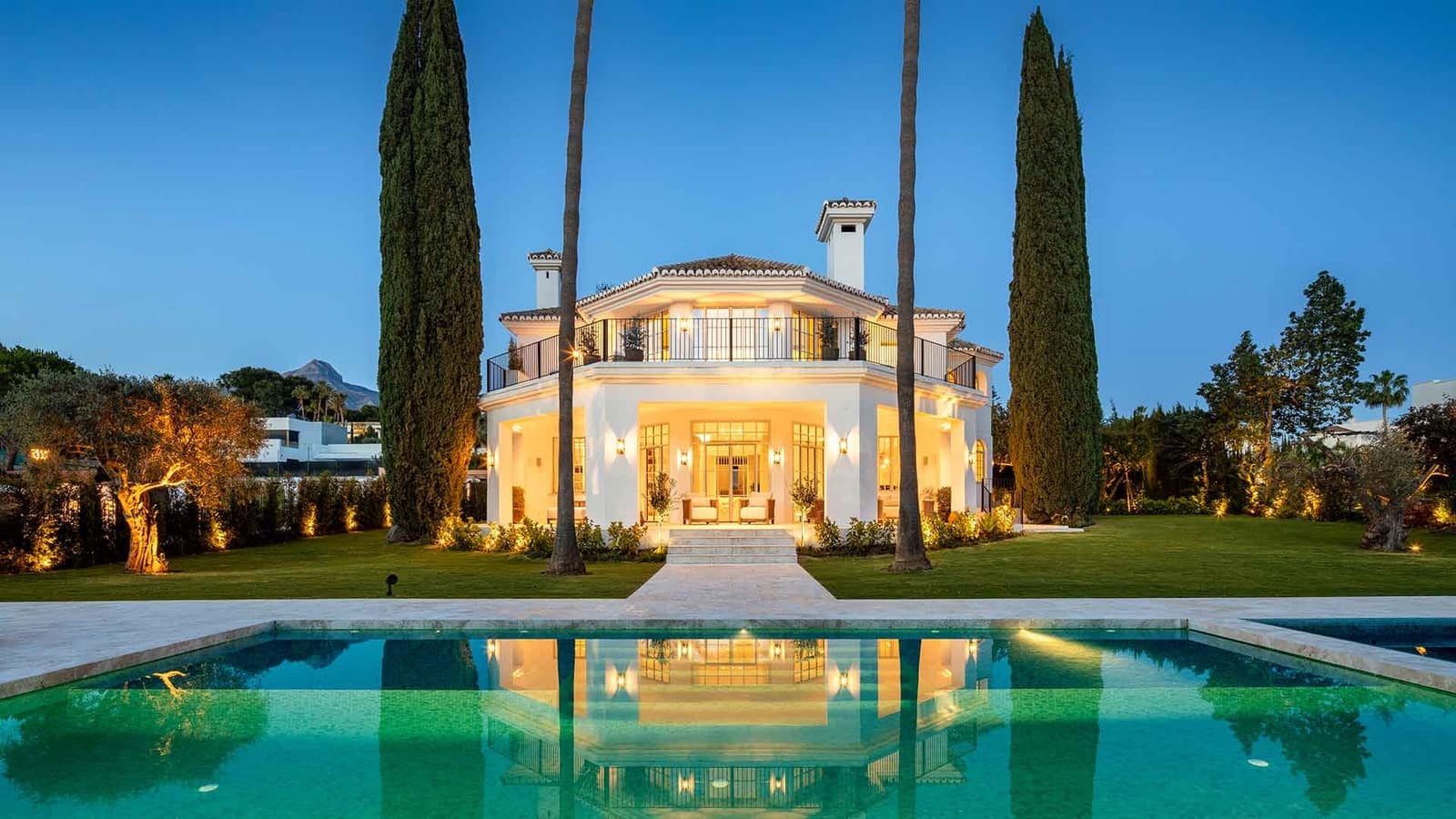 5 soverom Villa til salgs i Nueva Andalucia med svømmebasseng - € 8 595 000 (Ref: 8968444)