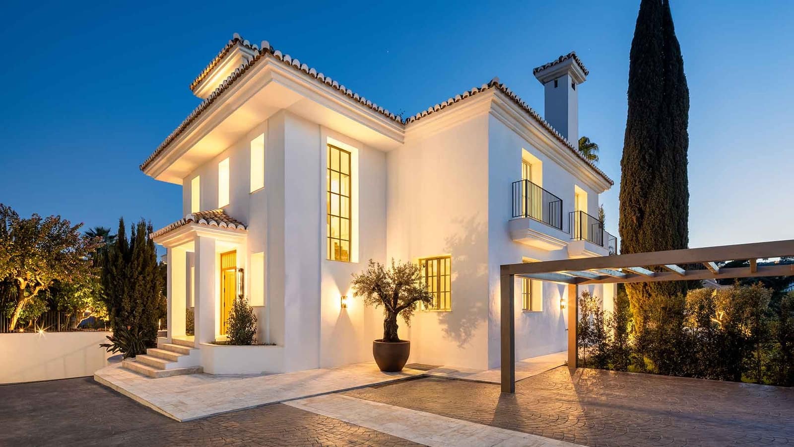 5 soverom Villa til salgs i Nueva Andalucia med svømmebasseng - € 8 595 000 (Ref: 8968444)