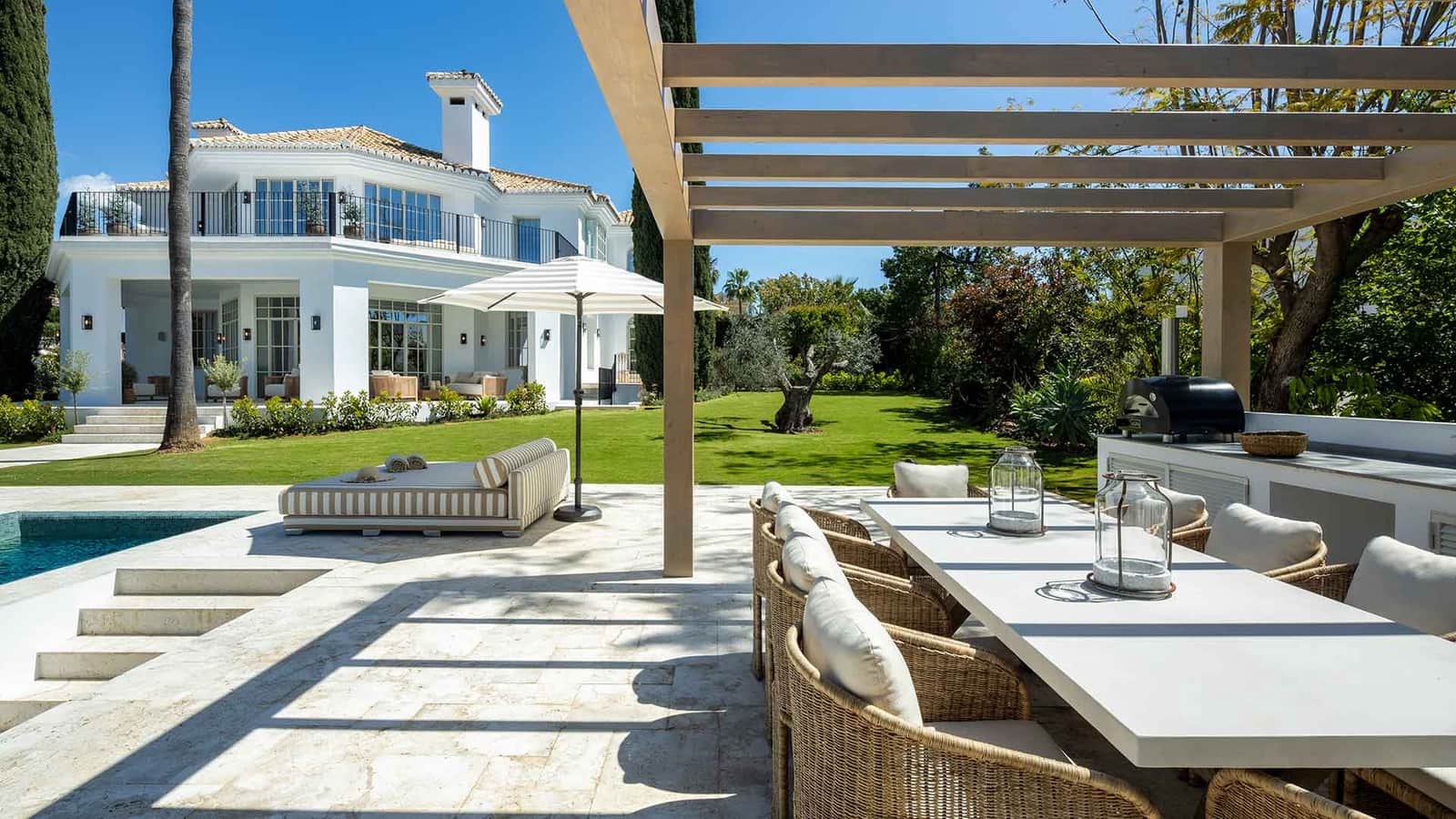 5 soverom Villa til salgs i Nueva Andalucia med svømmebasseng - € 8 595 000 (Ref: 8968444)