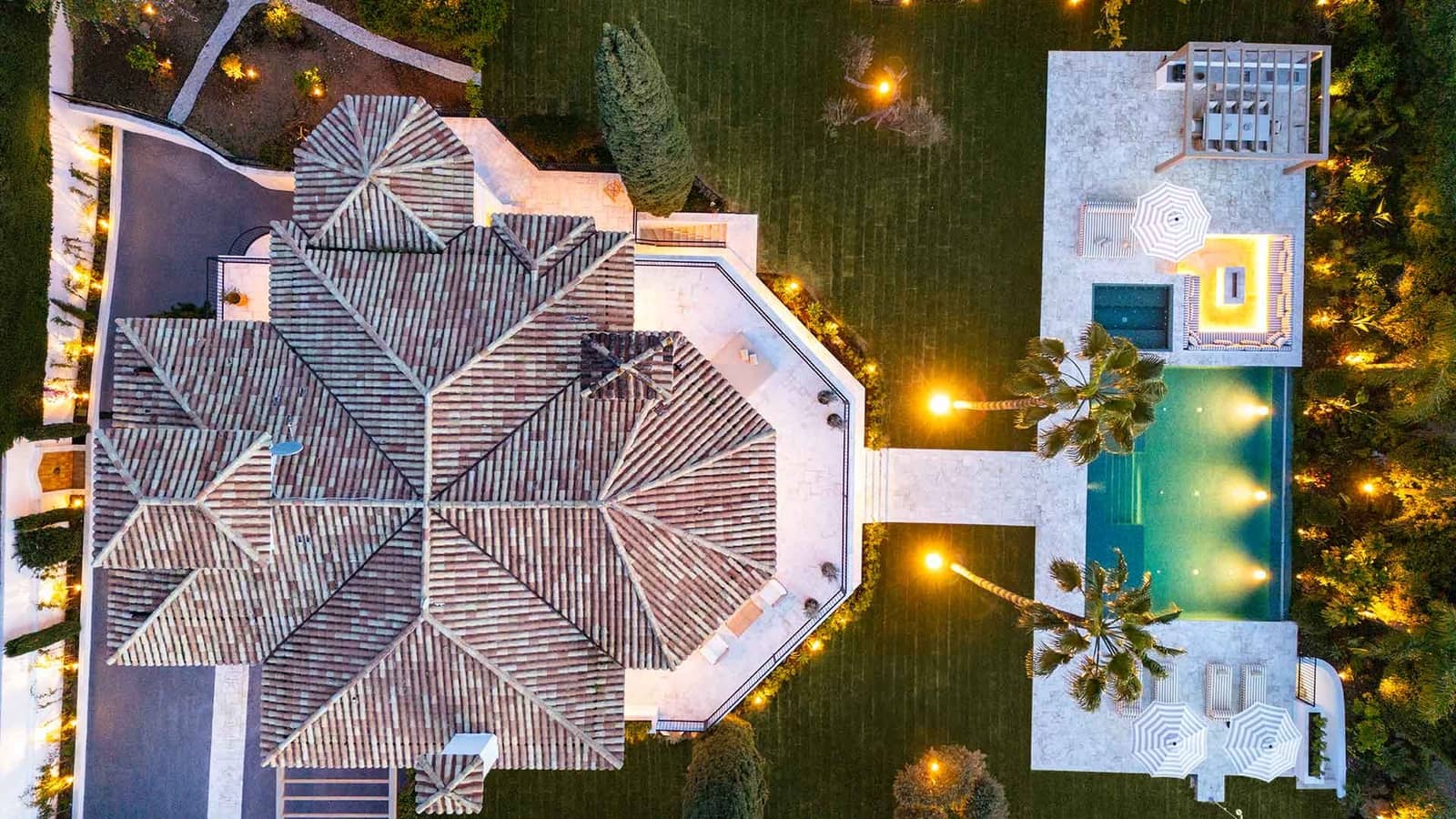 5 soverom Villa til salgs i Nueva Andalucia med svømmebasseng - € 8 595 000 (Ref: 8968444)