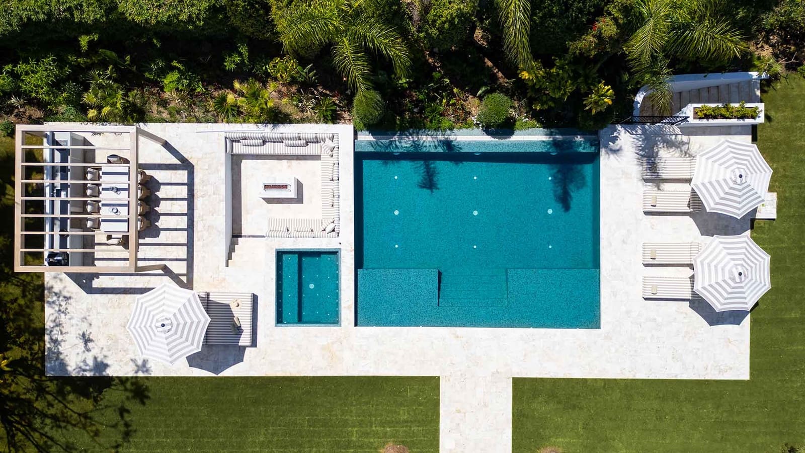 5 soverom Villa til salgs i Nueva Andalucia med svømmebasseng - € 8 595 000 (Ref: 8968444)