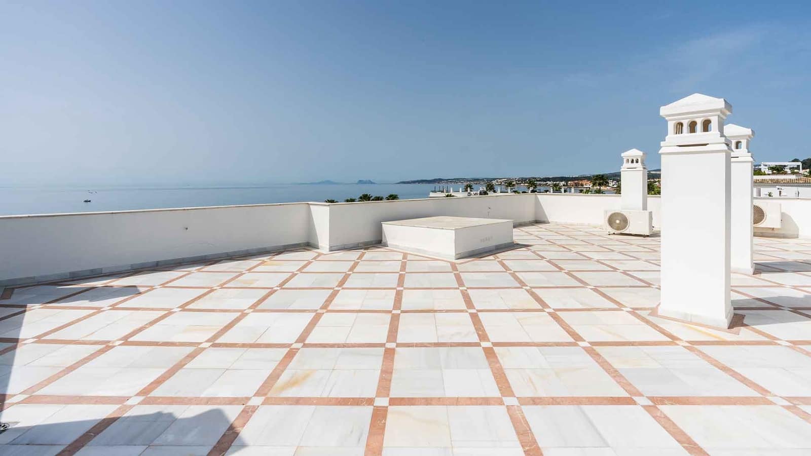 5 sypialnia Penthouse na sprzedaż w Estepona z basenem - 5 980 000 € (Ref: 8970490)