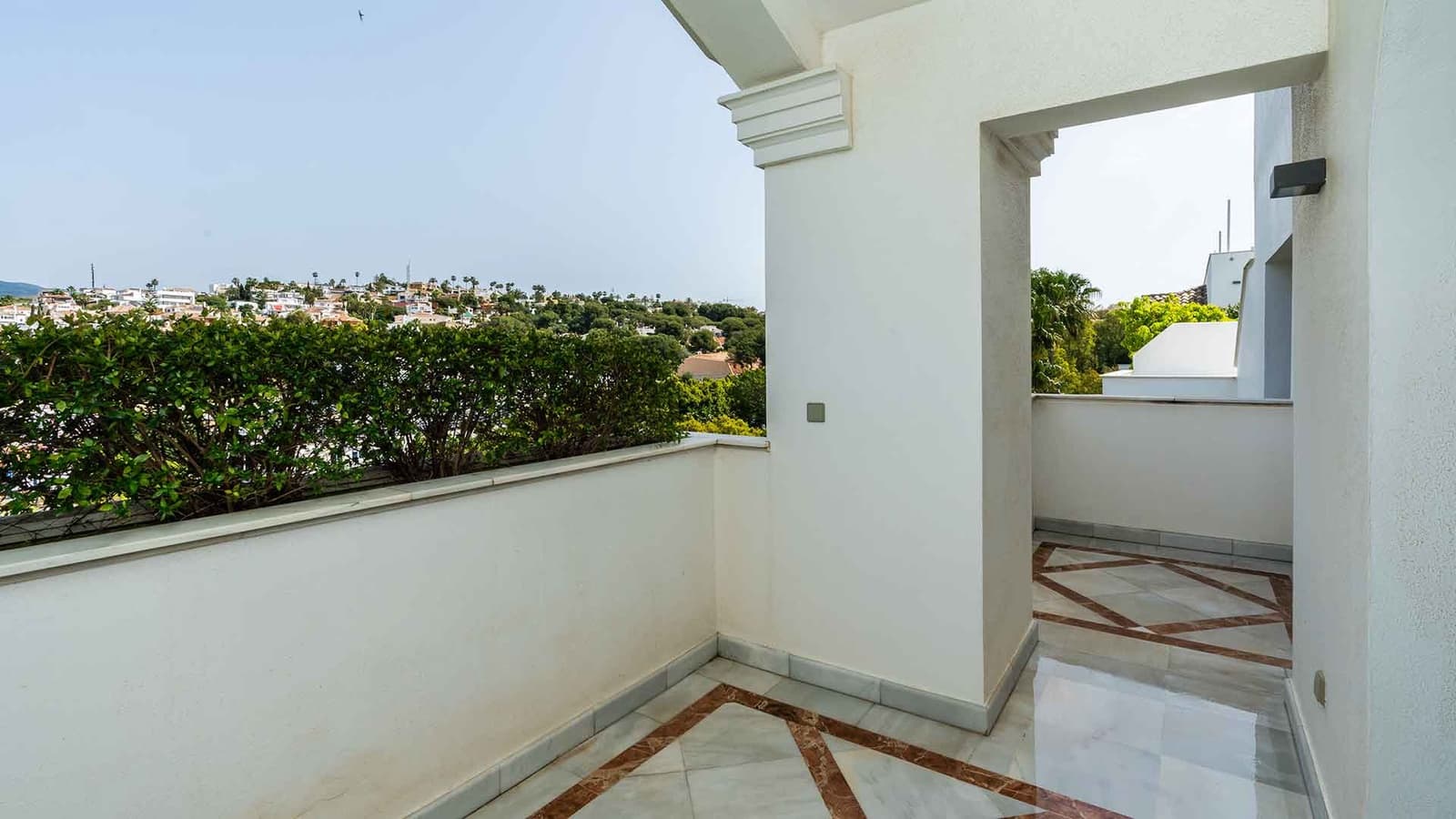 5 sypialnia Penthouse na sprzedaż w Estepona z basenem - 5 980 000 € (Ref: 8970490)