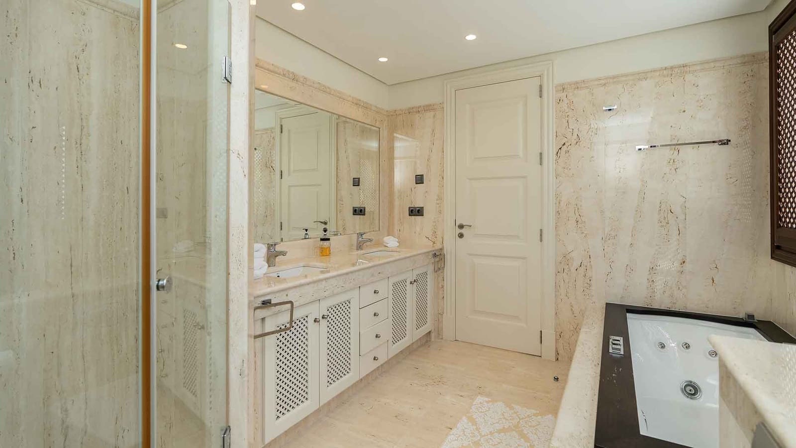 5 sypialnia Penthouse na sprzedaż w Estepona z basenem - 5 980 000 € (Ref: 8970490)