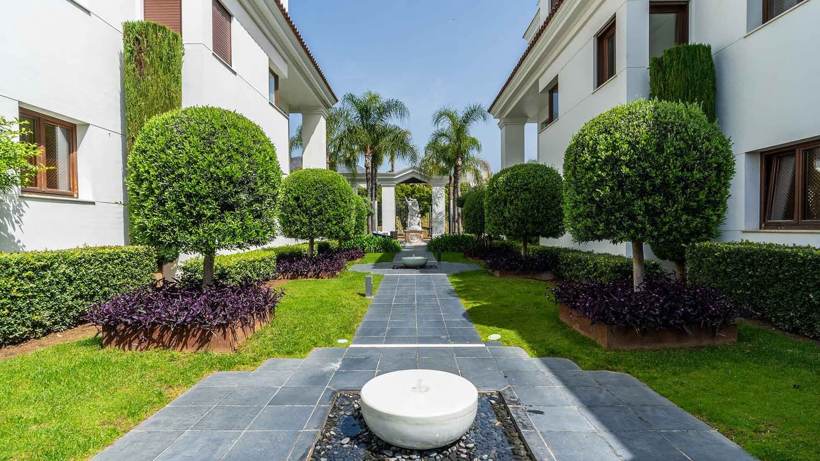 5 sypialnia Penthouse na sprzedaż w Estepona z basenem - 5 980 000 € (Ref: 8970490)