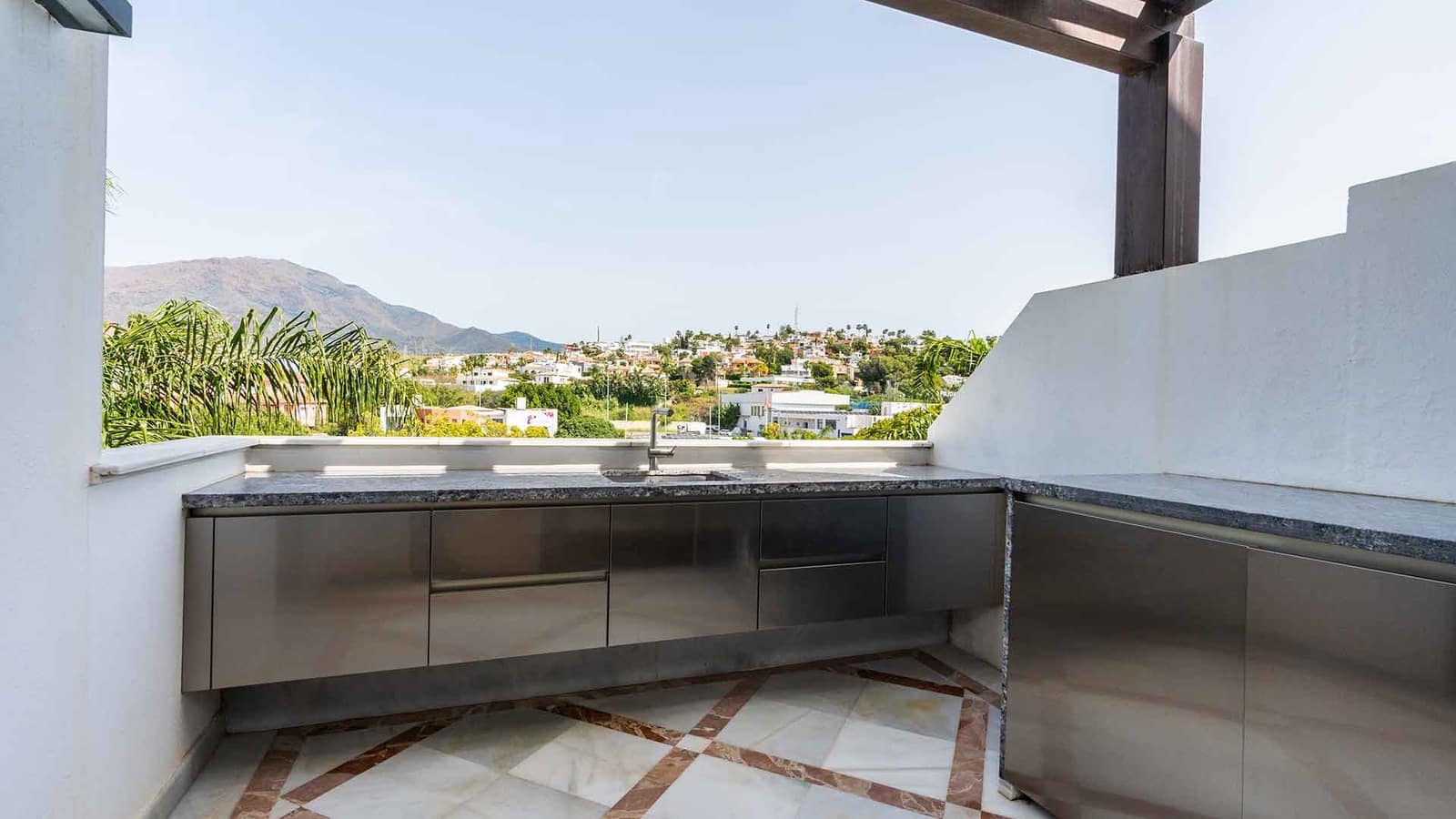 5 sypialnia Penthouse na sprzedaż w Estepona z basenem - 5 980 000 € (Ref: 8970490)