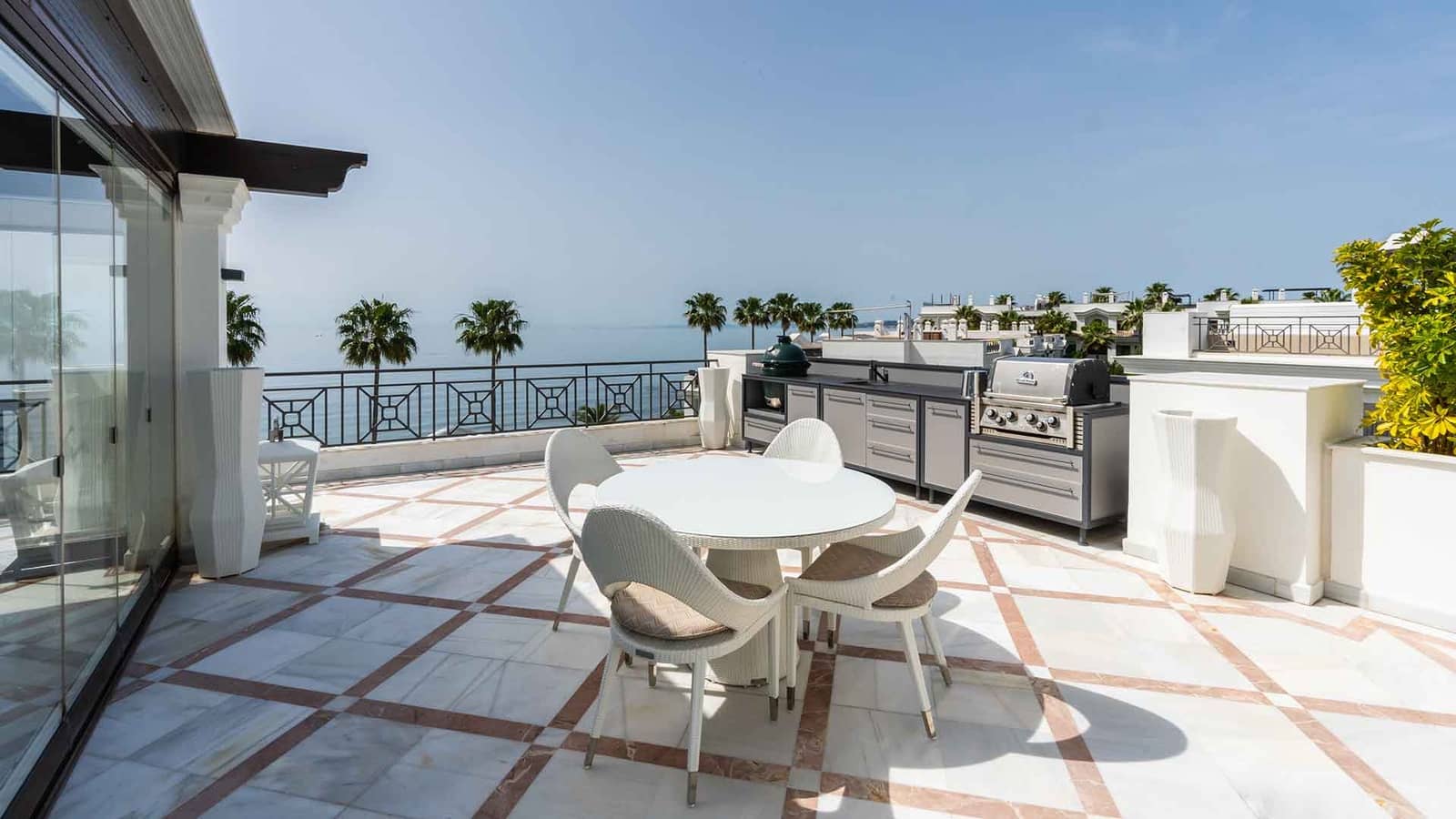 5 sypialnia Penthouse na sprzedaż w Estepona z basenem - 5 980 000 € (Ref: 8970490)
