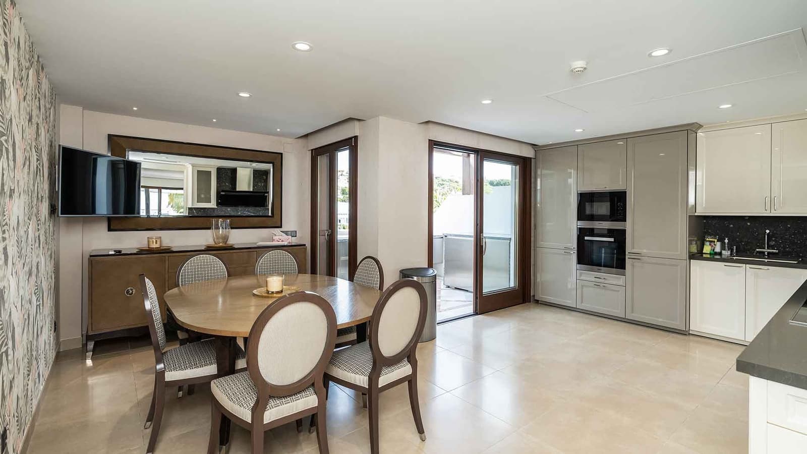 5 sypialnia Penthouse na sprzedaż w Estepona z basenem - 5 980 000 € (Ref: 8970490)