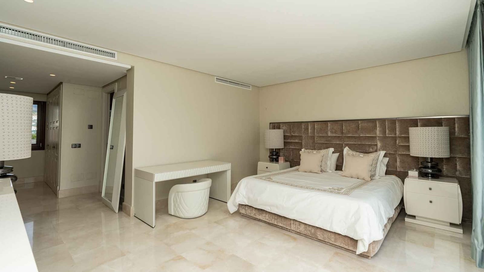 5 sypialnia Penthouse na sprzedaż w Estepona z basenem - 5 980 000 € (Ref: 8970490)