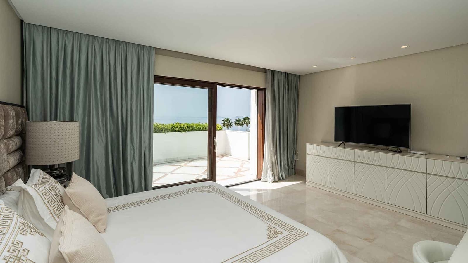 5 sypialnia Penthouse na sprzedaż w Estepona z basenem - 5 980 000 € (Ref: 8970490)