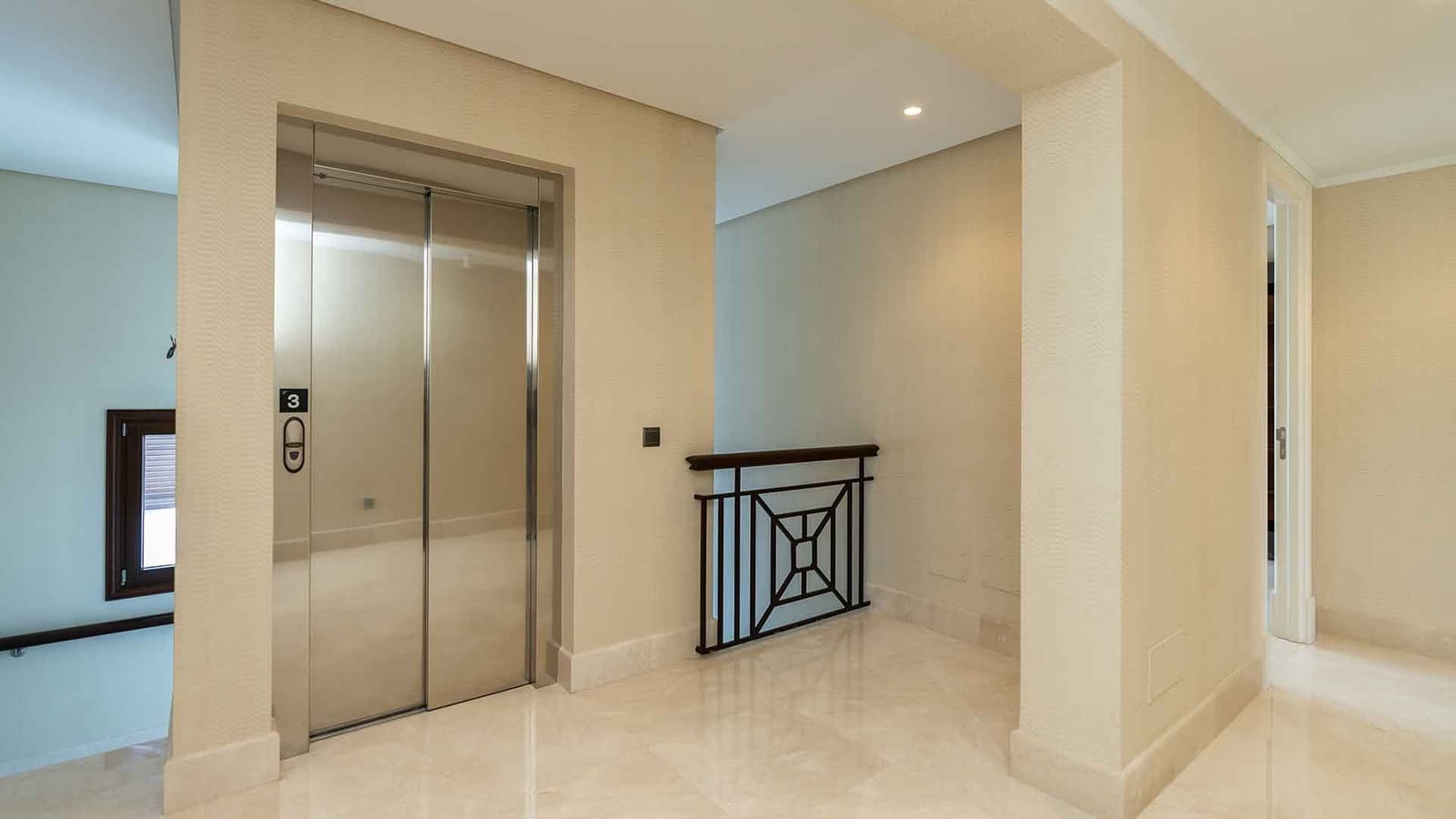 5 sypialnia Penthouse na sprzedaż w Estepona z basenem - 5 980 000 € (Ref: 8970490)