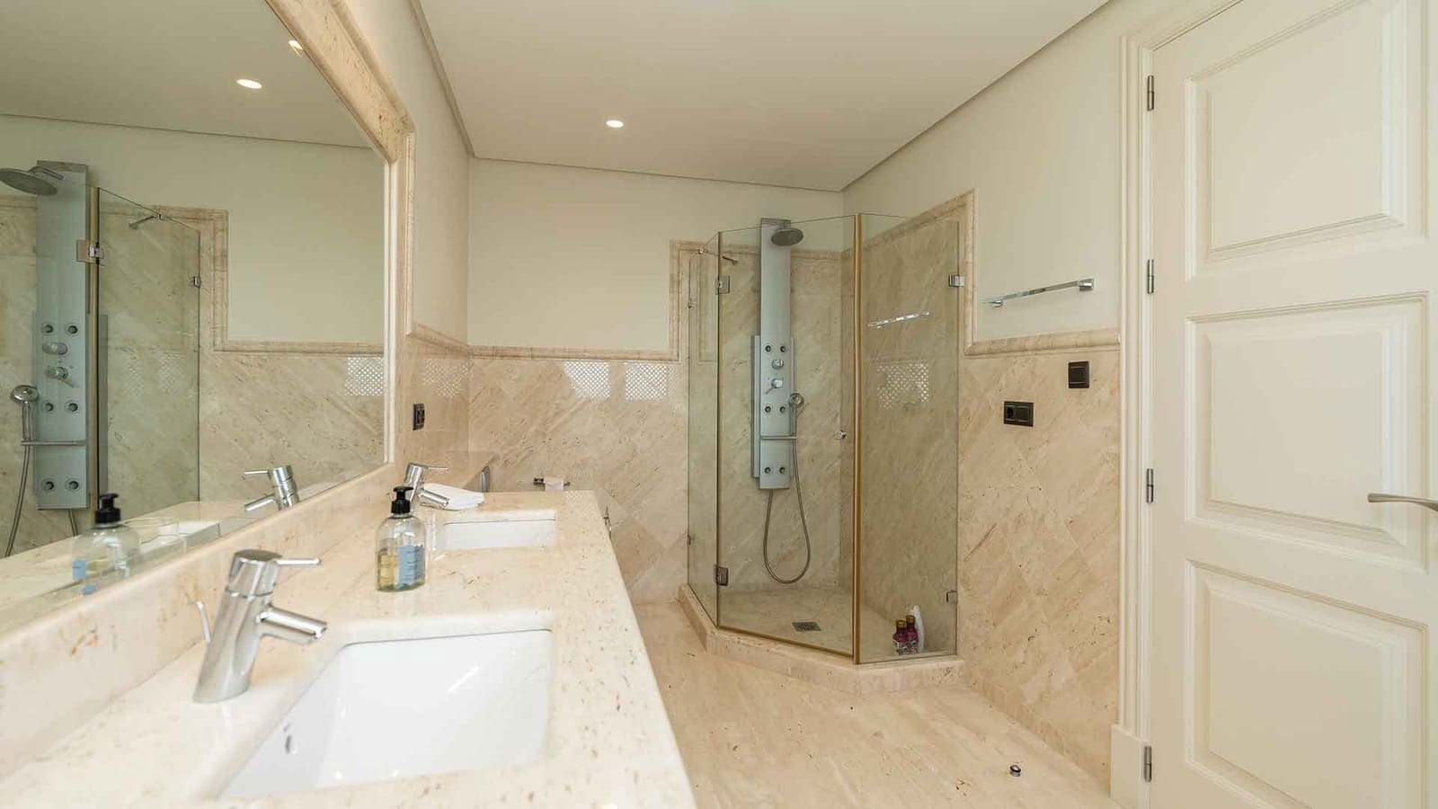 5 sypialnia Penthouse na sprzedaż w Estepona z basenem - 5 980 000 € (Ref: 8970490)