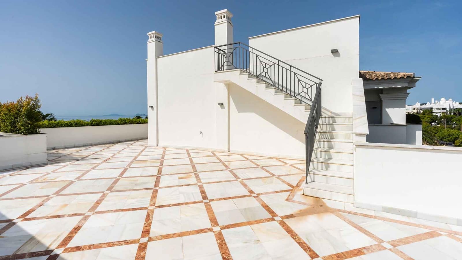 5 sypialnia Penthouse na sprzedaż w Estepona z basenem - 5 980 000 € (Ref: 8970490)