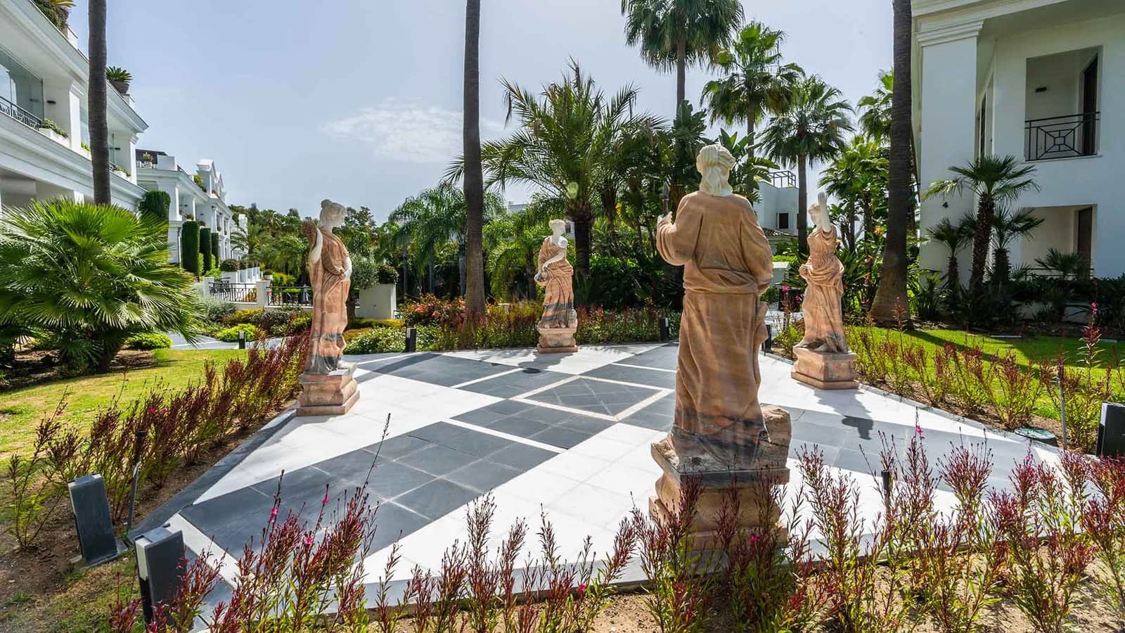 5 sypialnia Penthouse na sprzedaż w Estepona z basenem - 5 980 000 € (Ref: 8970490)