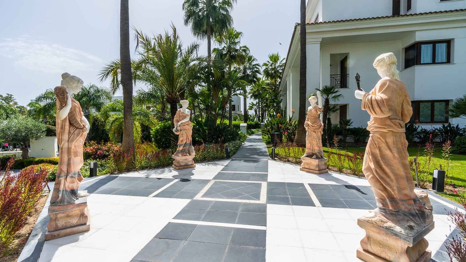 5 sypialnia Penthouse na sprzedaż w Estepona z basenem - 5 980 000 € (Ref: 8970490)