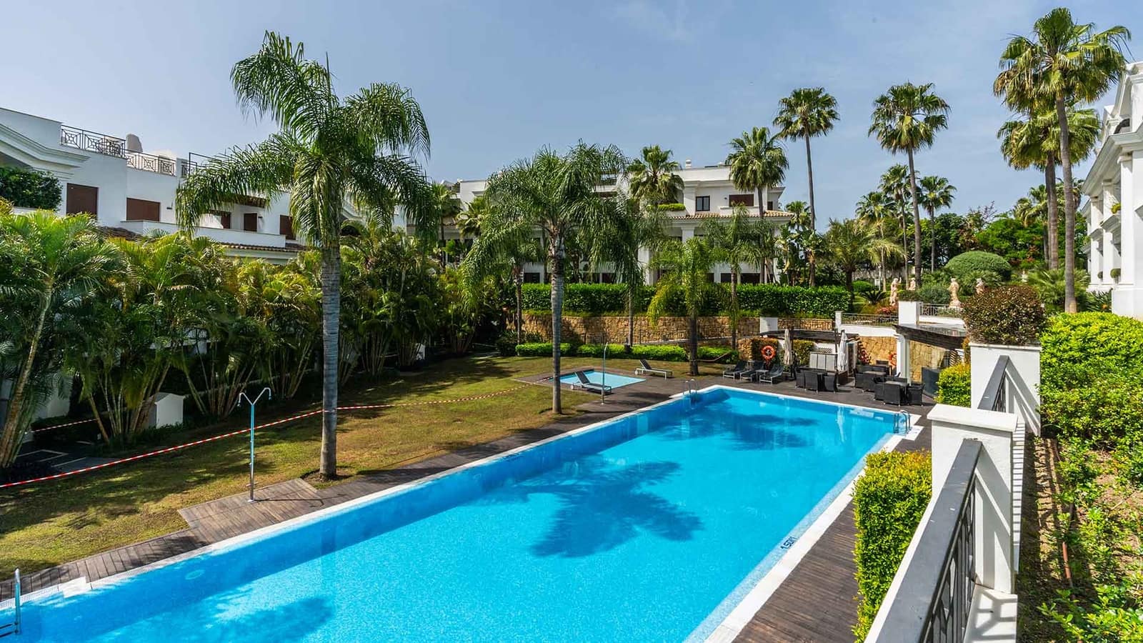 5 sypialnia Penthouse na sprzedaż w Estepona z basenem - 5 980 000 € (Ref: 8970490)