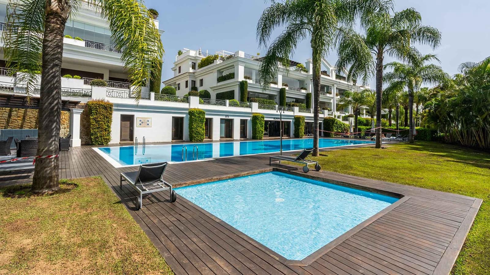 5 sypialnia Penthouse na sprzedaż w Estepona z basenem - 5 980 000 € (Ref: 8970490)