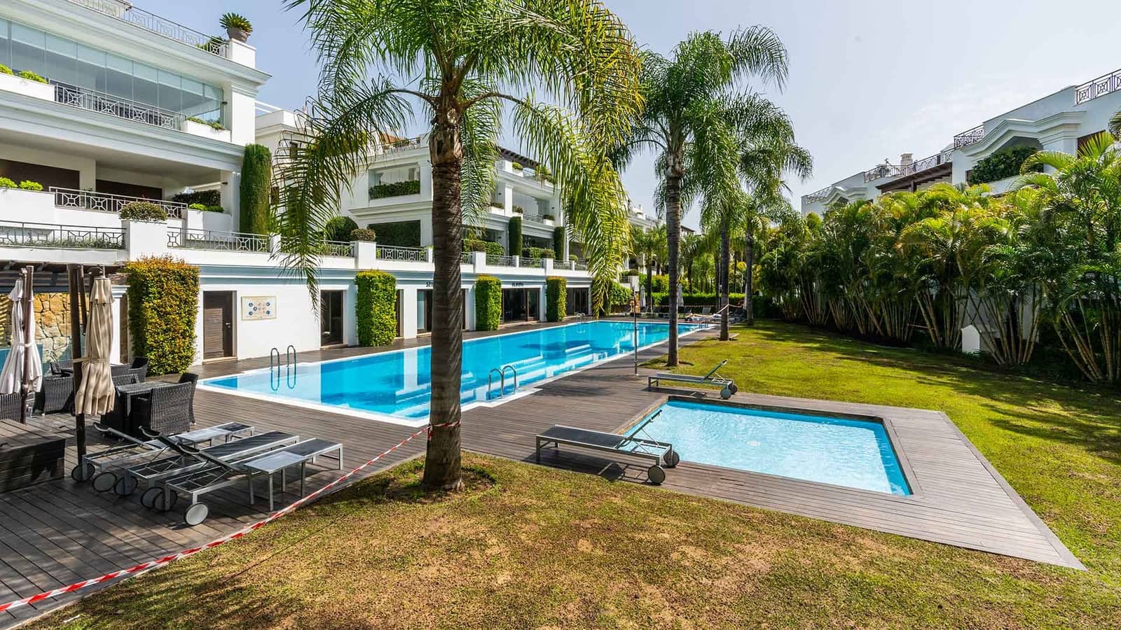 5 sypialnia Penthouse na sprzedaż w Estepona z basenem - 5 980 000 € (Ref: 8970490)