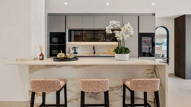 3 sovrum Lägenhet till salu i Los Monteros, Marbella med pool - 2 250 000 € (Ref: 8980255)