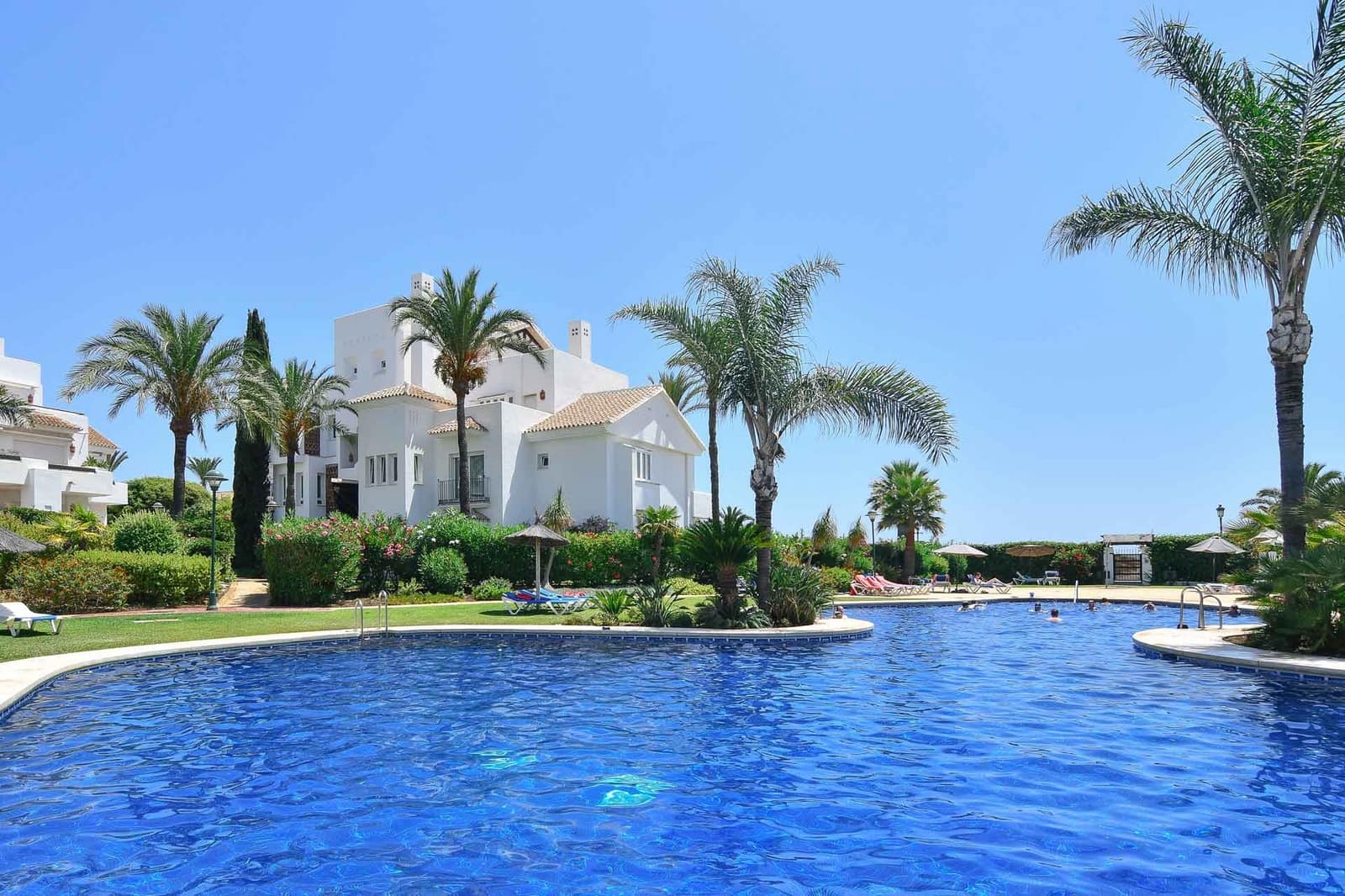 3 sovrum Lägenhet till salu i Los Monteros med pool - 2 250 000 € (Ref: 8980255)