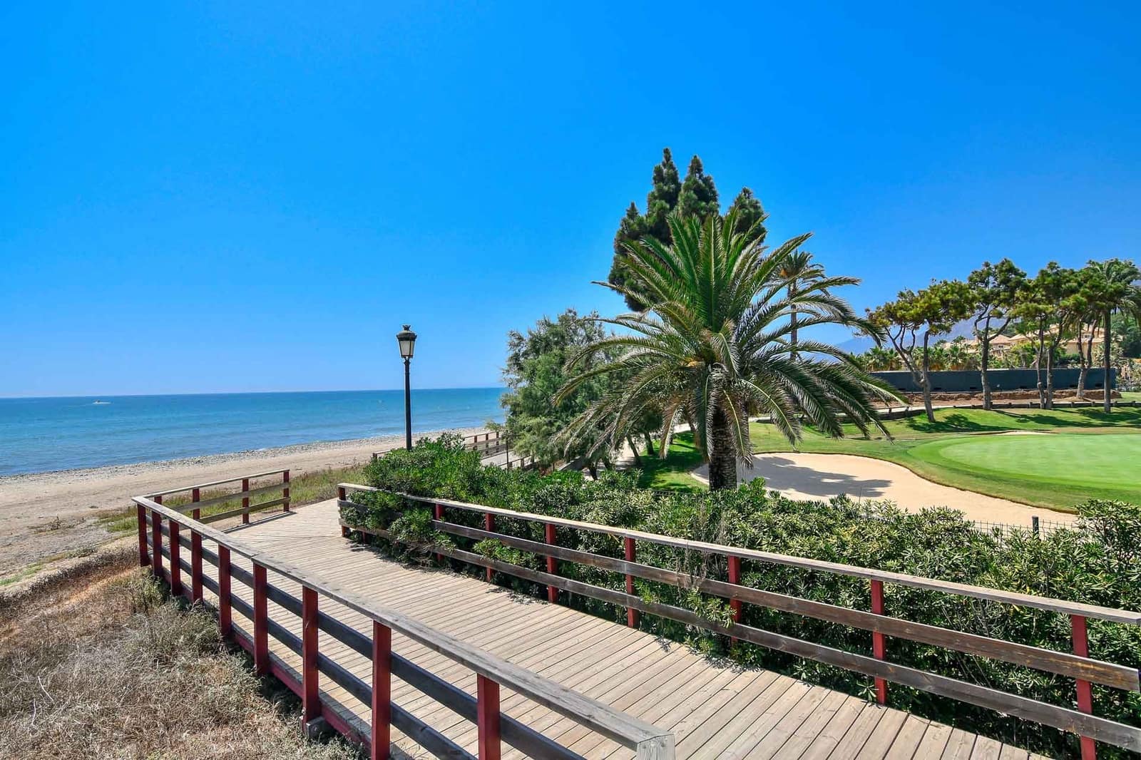 3 sovrum Lägenhet till salu i Los Monteros med pool - 2 250 000 € (Ref: 8980255)