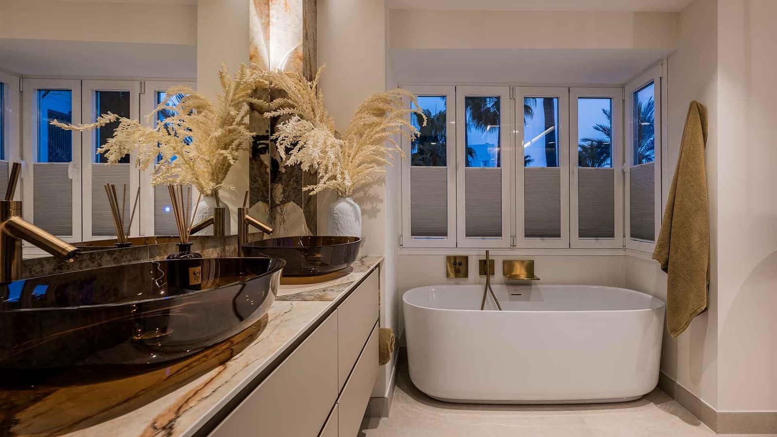 3 sypialnia Apartament na sprzedaż w Los Monteros z basenem - 2 450 000 € (Ref: 8982460)