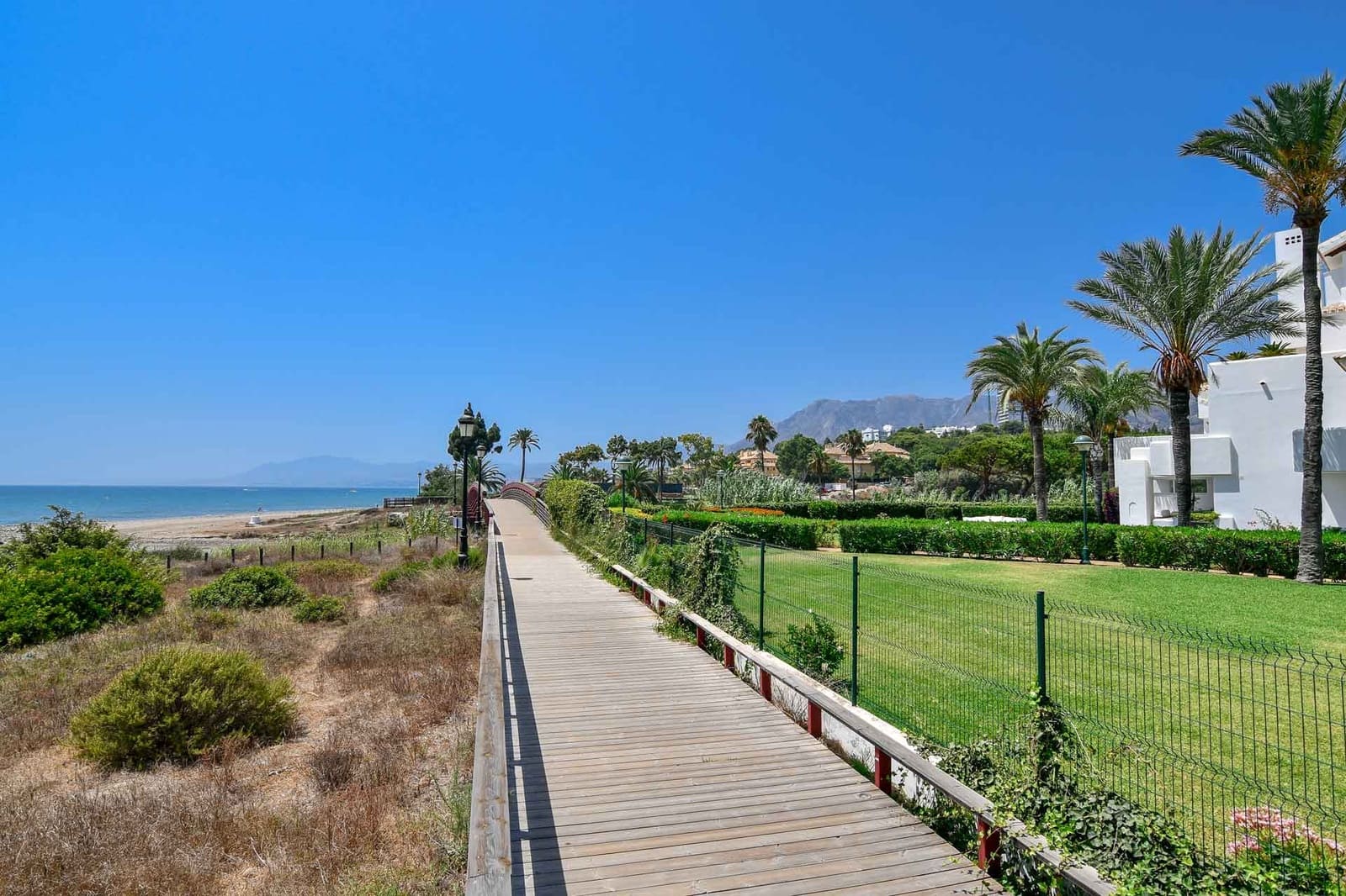 3 sypialnia Apartament na sprzedaż w Los Monteros z basenem - 2 450 000 € (Ref: 8982460)