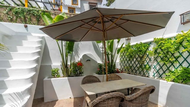 3 sypialnia Dom na sprzedaż w Lomas De Marbella, Marbella z basenem - 1 100 000 € (Ref: 8988318)