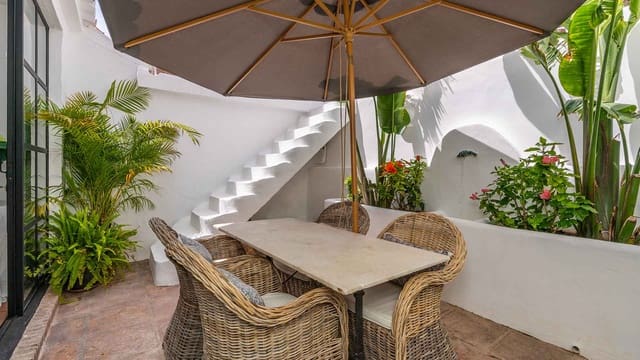 3 sypialnia Dom na sprzedaż w Lomas De Marbella, Marbella z basenem - 1 100 000 € (Ref: 8988318)