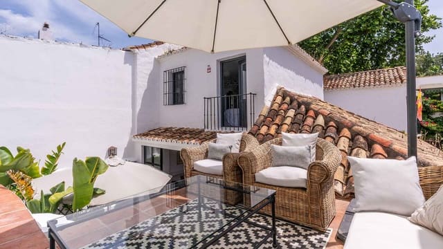 3 sypialnia Dom na sprzedaż w Lomas De Marbella, Marbella z basenem - 1 100 000 € (Ref: 8988318)