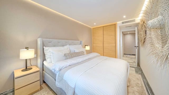 2 slaapkamer Appartement te koop in Playa Bajadilla - Puertos, Marbella met zwembad - € 995.000 (Ref: 8988319)