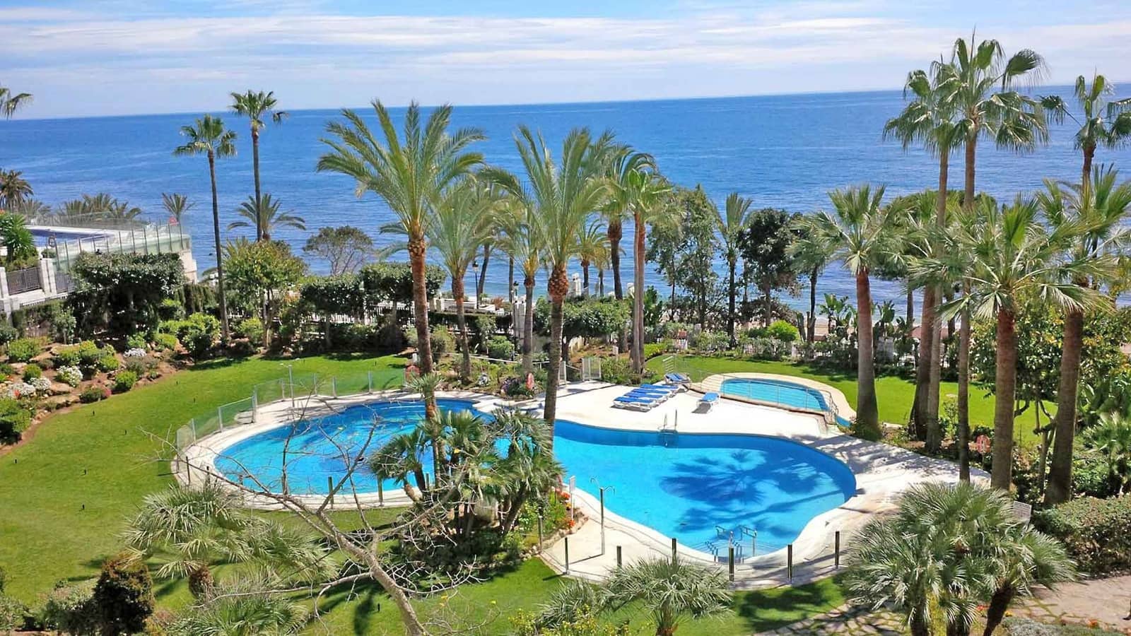2 sypialnia Apartament na sprzedaż w Marbella z basenem - 995 000 € (Ref: 8988319)