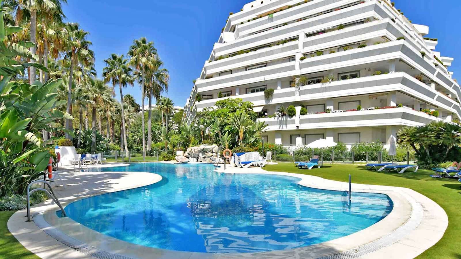 2 sypialnia Apartament na sprzedaż w Marbella z basenem - 995 000 € (Ref: 8988319)