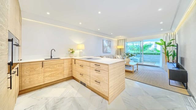 2 slaapkamer Appartement te koop in Playa Bajadilla - Puertos, Marbella met zwembad - € 995.000 (Ref: 8988319)