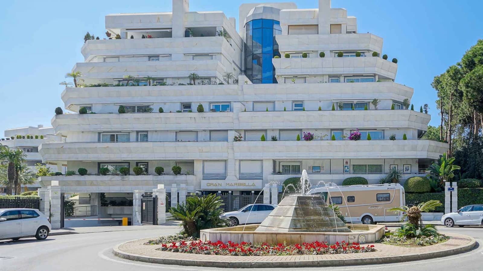 2 sypialnia Apartament na sprzedaż w Marbella z basenem - 995 000 € (Ref: 8988319)