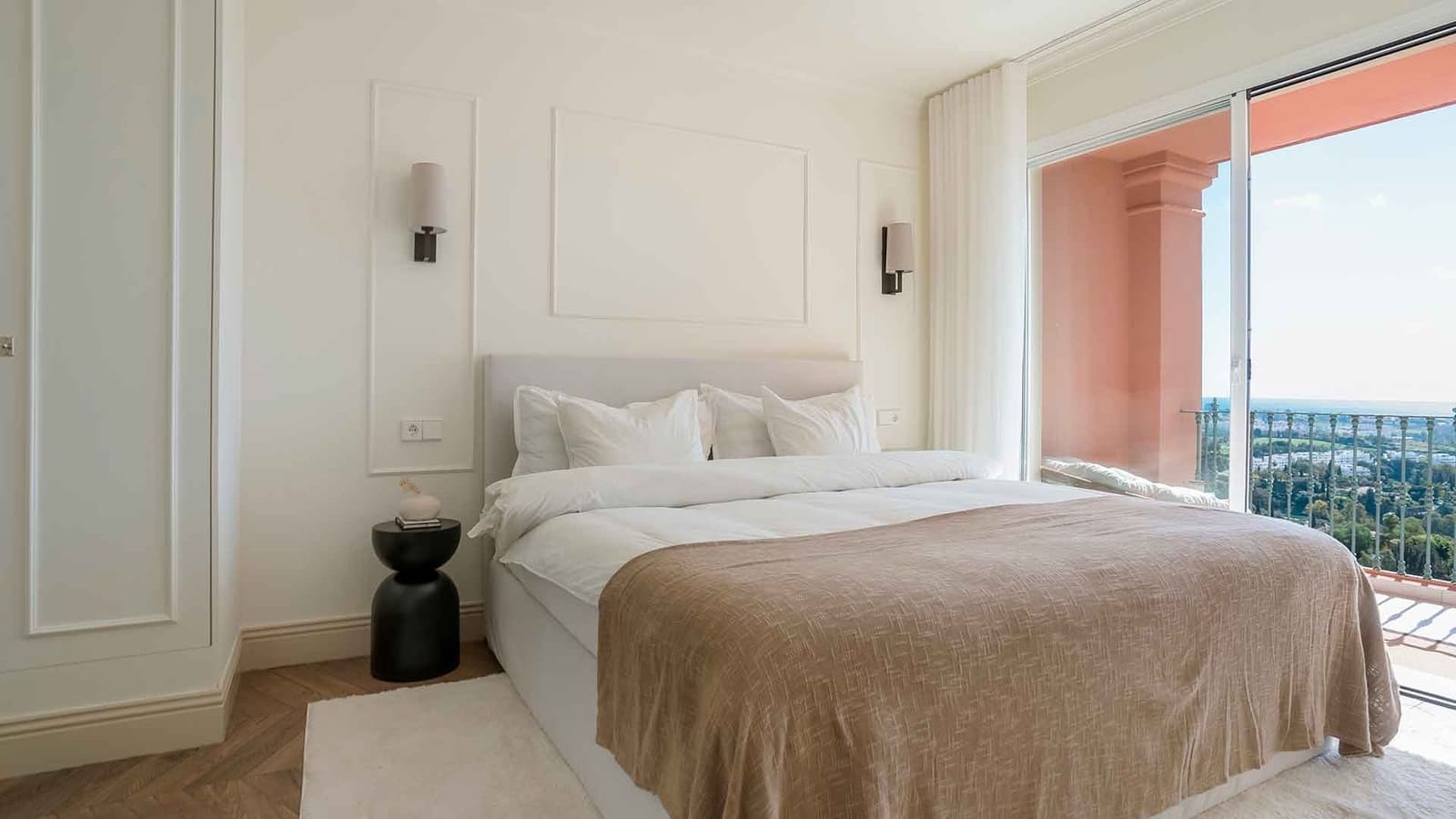 Leilighet til salgs i Monte Halcones med svømmebasseng - € 1 295 000 (Ref: 8993890)