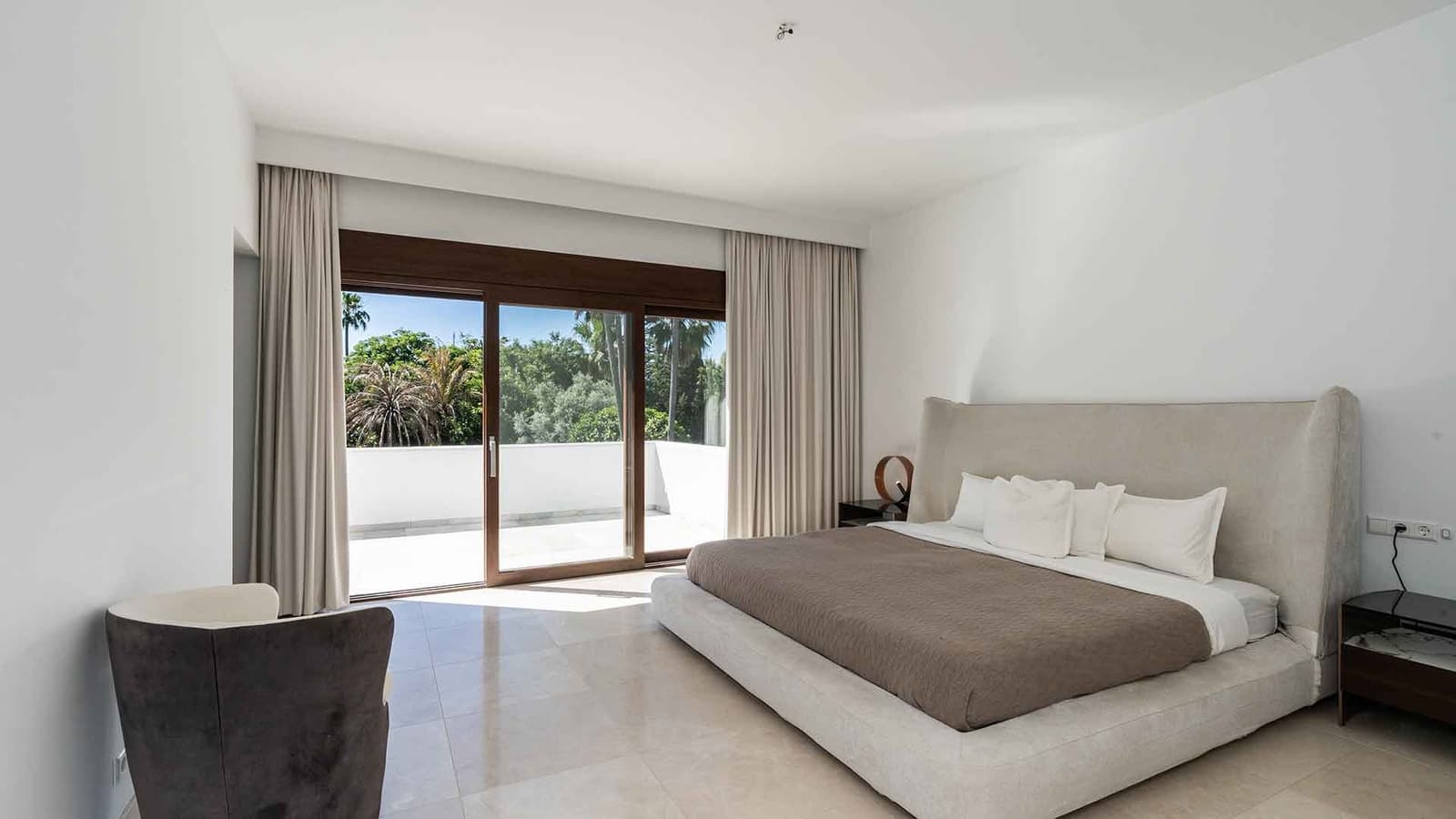 6 slaapkamer Villa te koop in Guadalmina met zwembad - € 4.995.000 (Ref: 9005048)