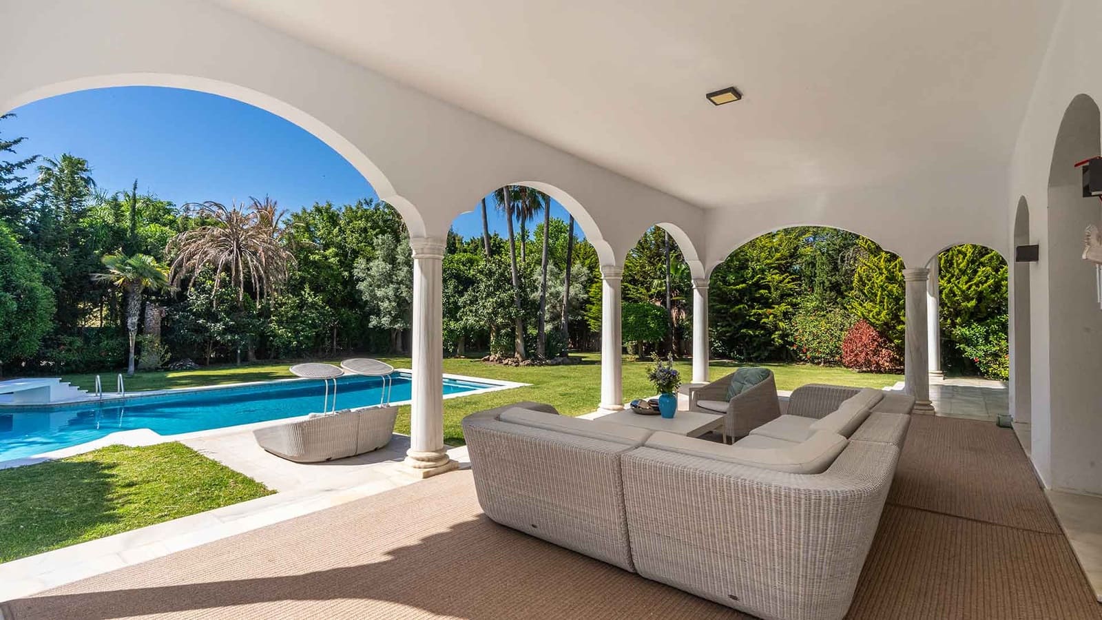 6 slaapkamer Villa te koop in Guadalmina met zwembad - € 4.995.000 (Ref: 9005048)