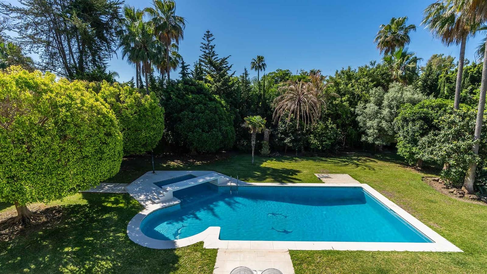 6 slaapkamer Villa te koop in Guadalmina met zwembad - € 4.995.000 (Ref: 9005048)