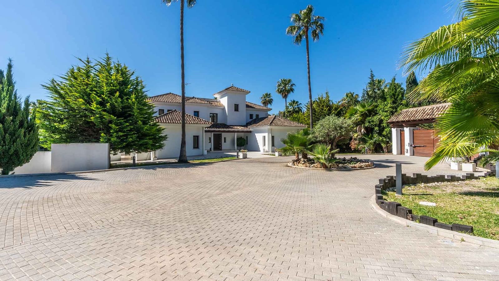 6 slaapkamer Villa te koop in Guadalmina met zwembad - € 4.995.000 (Ref: 9005048)