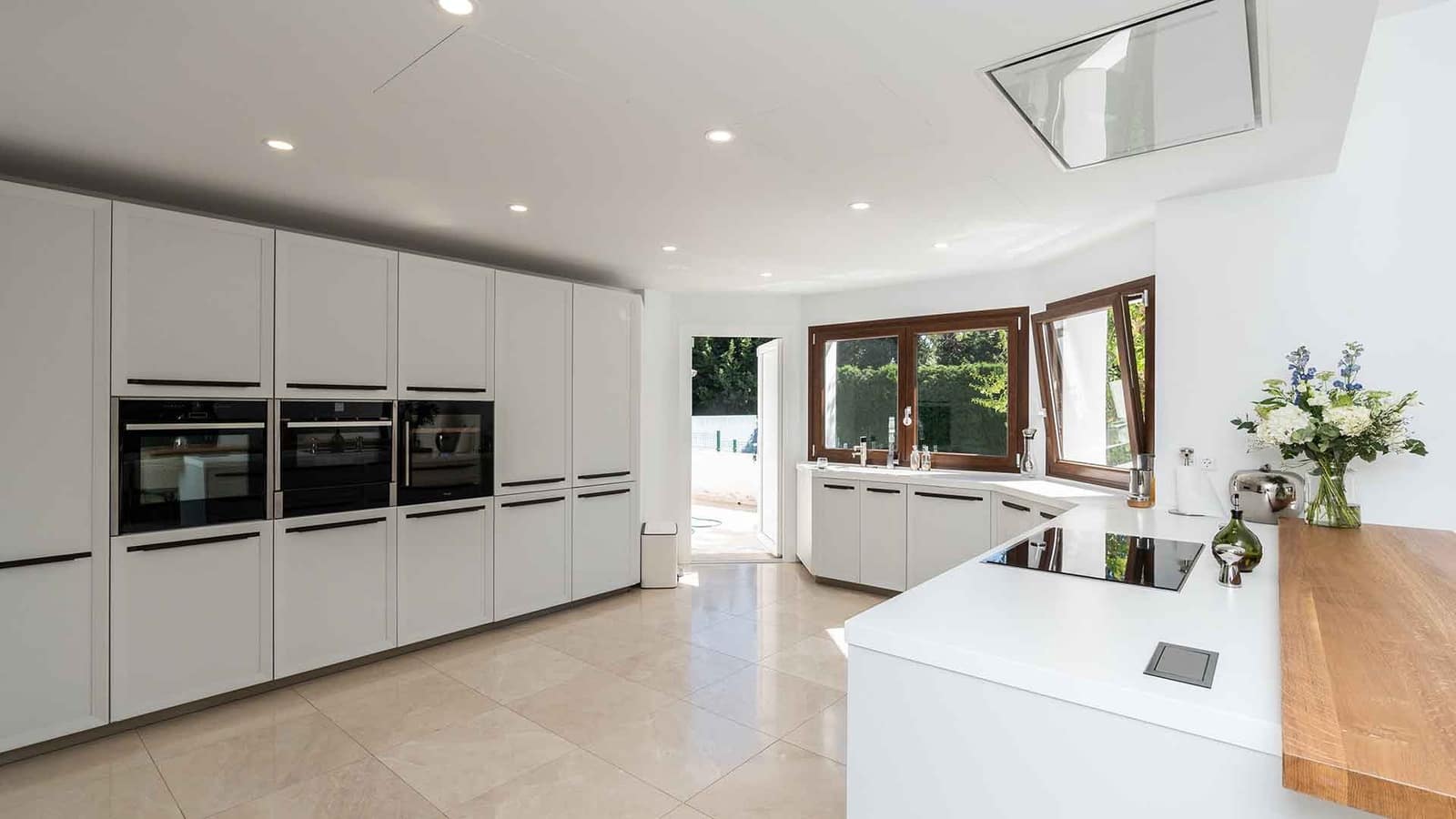 6 slaapkamer Villa te koop in Guadalmina met zwembad - € 4.995.000 (Ref: 9005048)