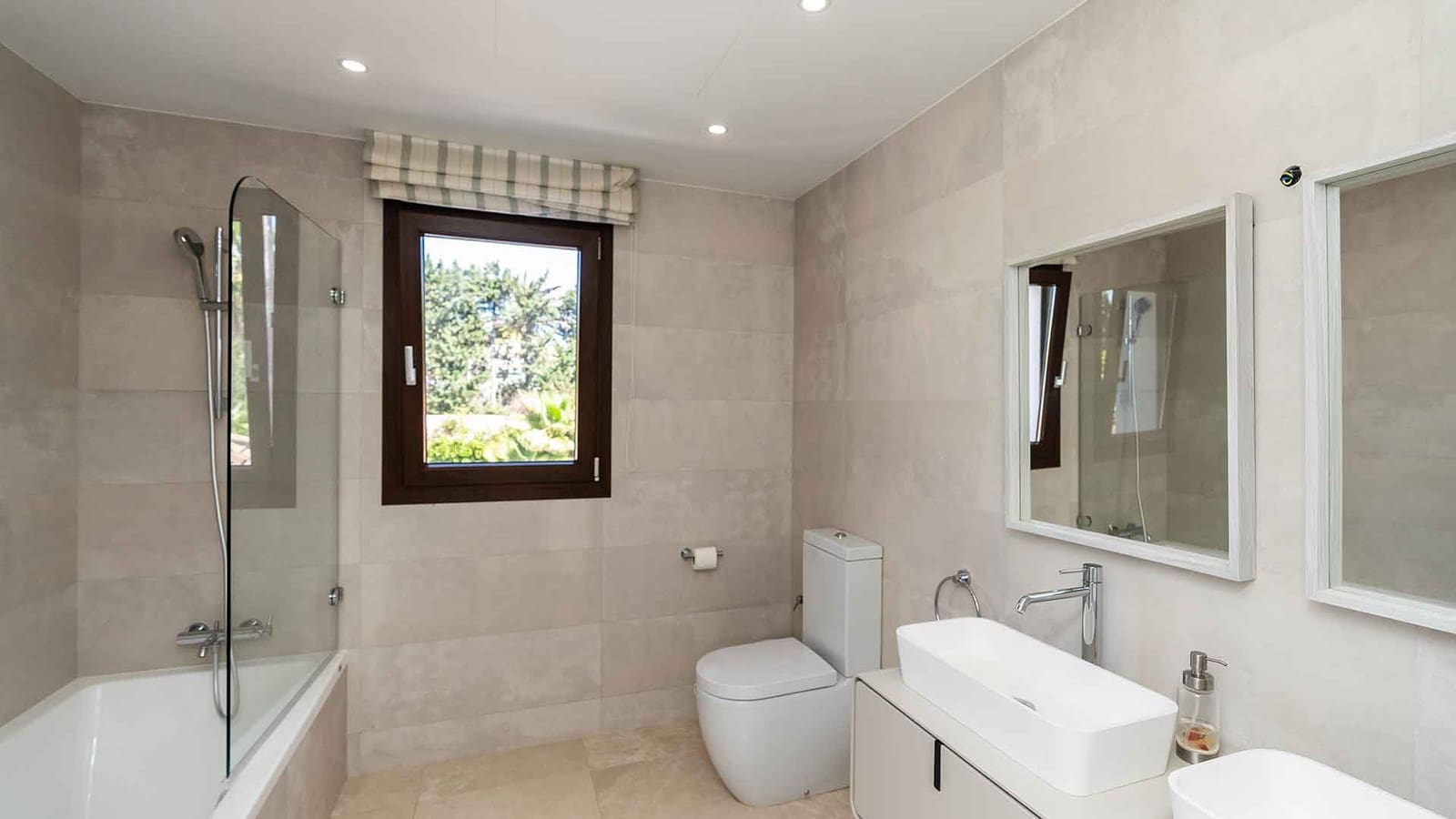 6 slaapkamer Villa te koop in Guadalmina met zwembad - € 4.995.000 (Ref: 9005048)