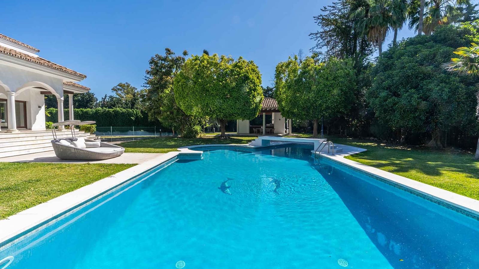 6 slaapkamer Villa te koop in Guadalmina met zwembad - € 4.995.000 (Ref: 9005048)