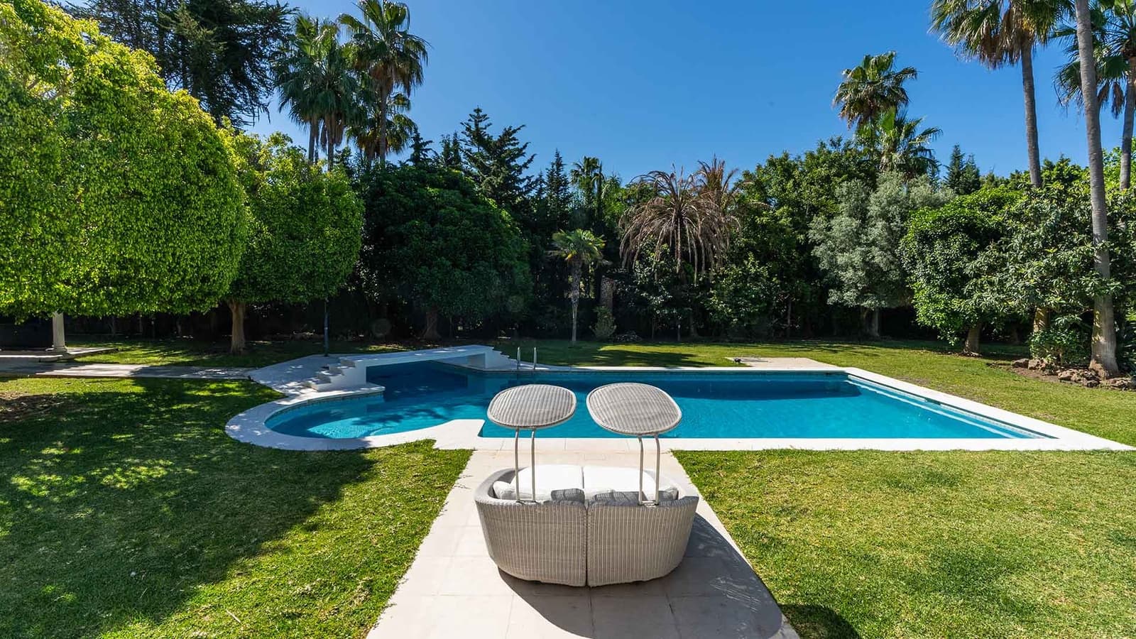 6 slaapkamer Villa te koop in Guadalmina met zwembad - € 4.995.000 (Ref: 9005048)